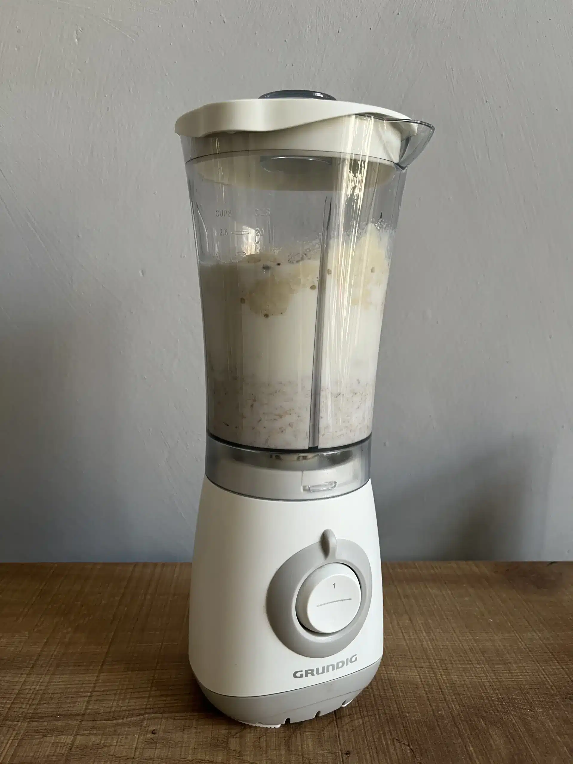 Zutaten für Zunehmshake im Mixer